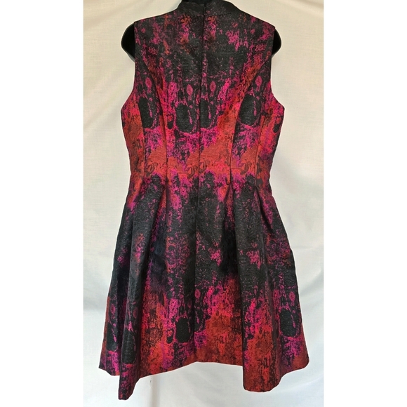 Vince Camuto▪️Jacquard Vneck Fit & Flare Metallic Mini Dress w/ Pockets - Picture 3 of 9